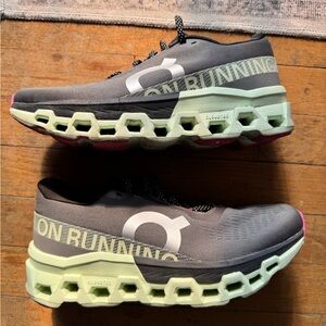 On cloudmonster Running Gray, Green and Black fuchsia pink Sneakers wm sz 9